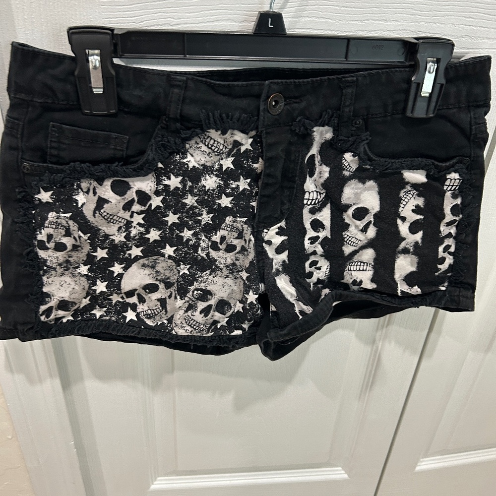 Lovesick stars and skull shorts, color is black size 9 junior